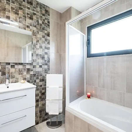 Coral Bay - Moradia Familiar Com Piscina Aquecível E Bbq Em Villa *