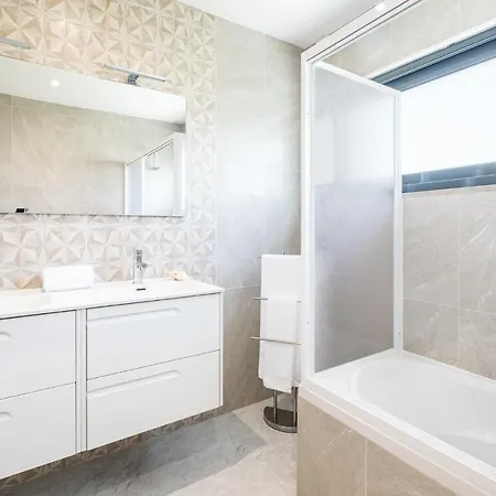 Coral Bay - Moradia Familiar Com Piscina Aquecível E Bbq Em