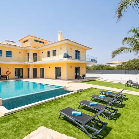 Coral Bay - Moradia Familiar Com Piscina Aquecivel E Bbq Em Βίλα Αλμπουφέιρα